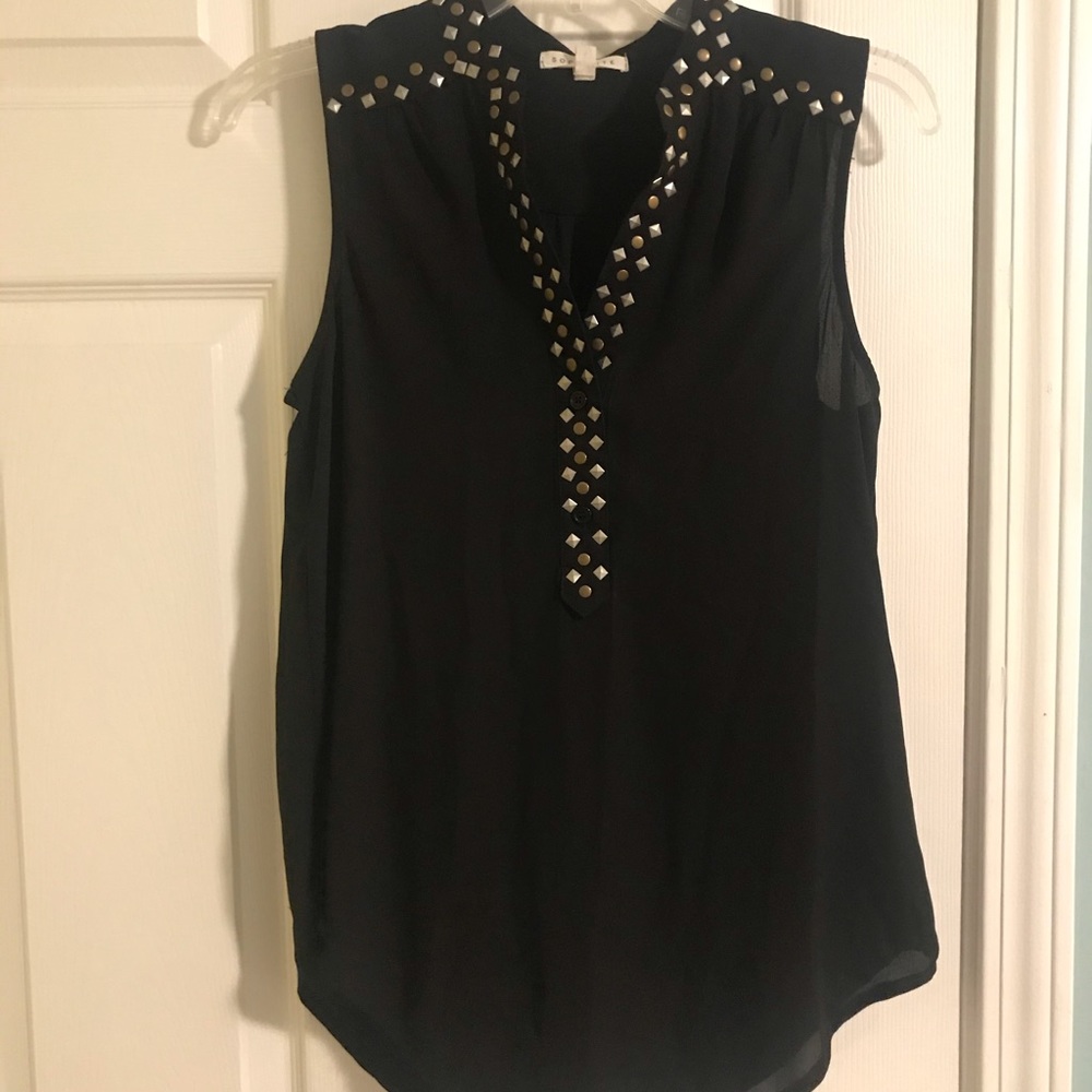 Sleeveless blouse